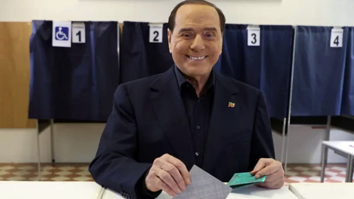 Завръщането: Силвио Берлускони ще се кандидатира за Сената в Италия