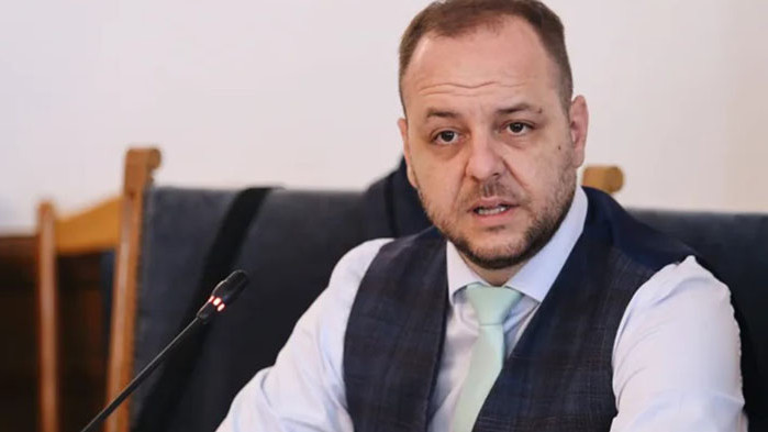 Доскорошният вицепремиер в кабинета „Петков” Борислав Сандов се оплака от