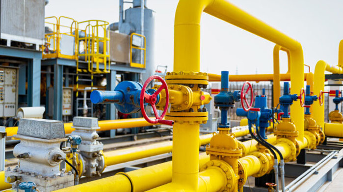 Синьото гориво се търгува за над 2210 долара за 1000