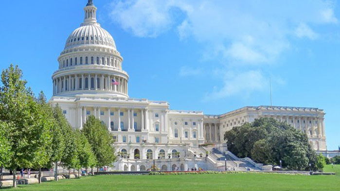 Мъж се самоуби, след като вкара колата си в барикадата