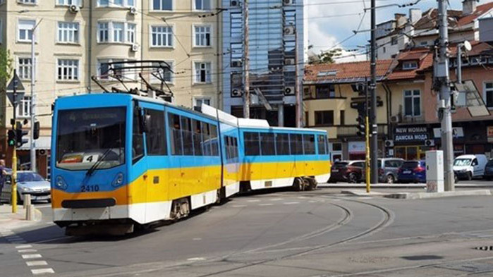 Миниван и трамвай се блъснаха в София, предаде NOVA. Инцидентът