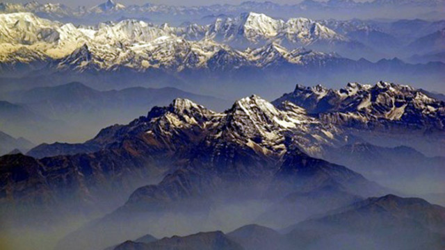Откриха тялото на индийски войник изчезнал в Хималаите преди 38