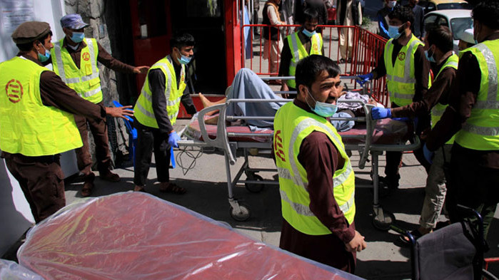 Най-малко 20 души са загинали при експлозия, ударила джамия в афганистанската