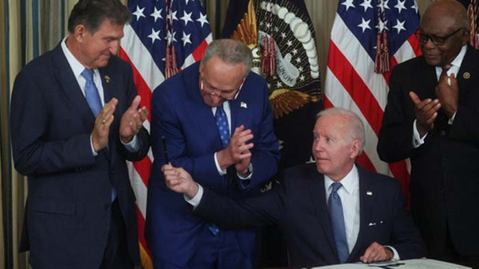 Байдън взема 15% данък от корпорациите,за да финансира най-скъпия климатичен закон САЩ