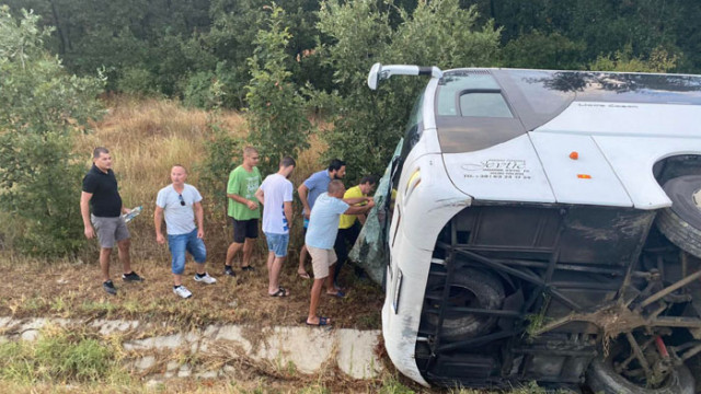 Шофьорът на катастрофиралия сръбски автобус остава в ареста
