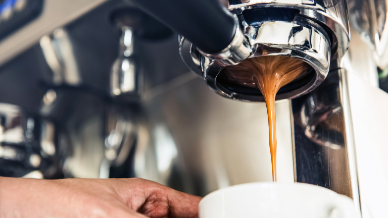 Starbucks ще си има "близнак" в Москва: почти идентична верига кафенета заменя гиганта