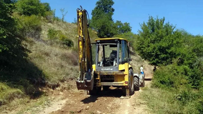 Община Благоевград стартира ремонтни дейности на пътя за село Дебочица.