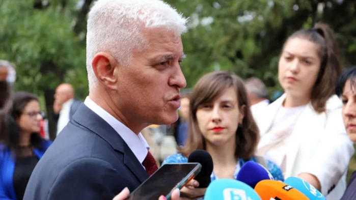 Министърът на отбраната: Към момента у нас не се ремонтира украинска военна техника