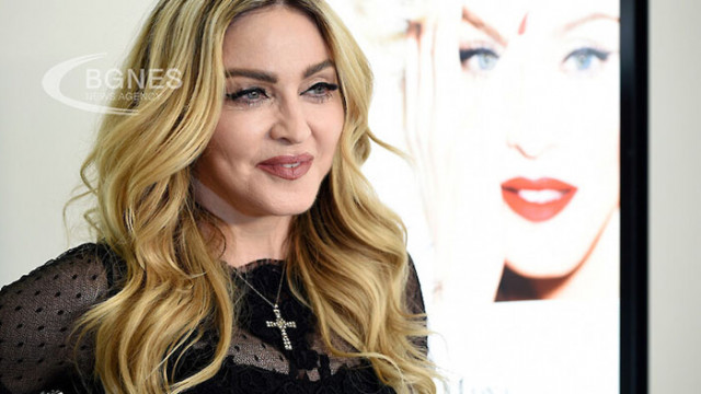Мадона участва в провокативна фотосесия за списание Paper и даде