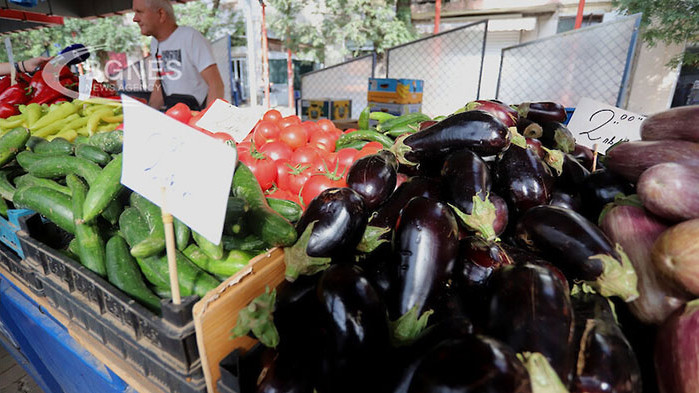 Треска за зимнина: Софиянци се готвят за зимата