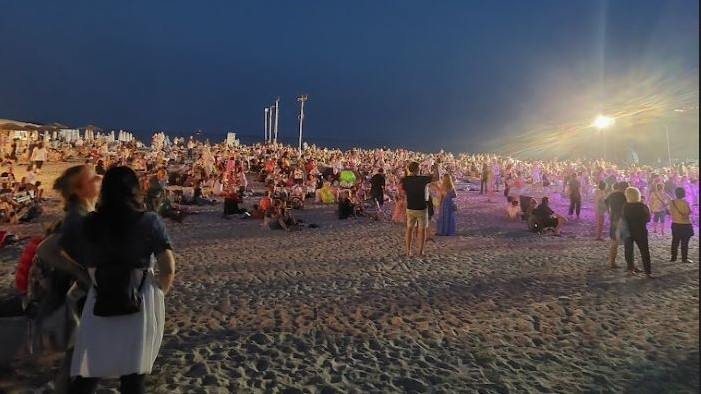 Осмото издание на "Най-дългата вечеря на плажа" с пореден фурор под небето на плажа в Аспарухово