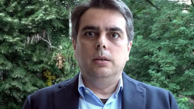 Като в предизборен клип бившият финансов министър Асен Василев се