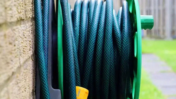 Глобата за поливане на градини, миене на коли и пълнене