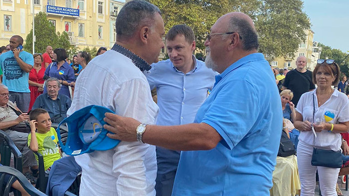 Украинският посланик приветства евродепутатът Александър Йорданов на концерт във Варна