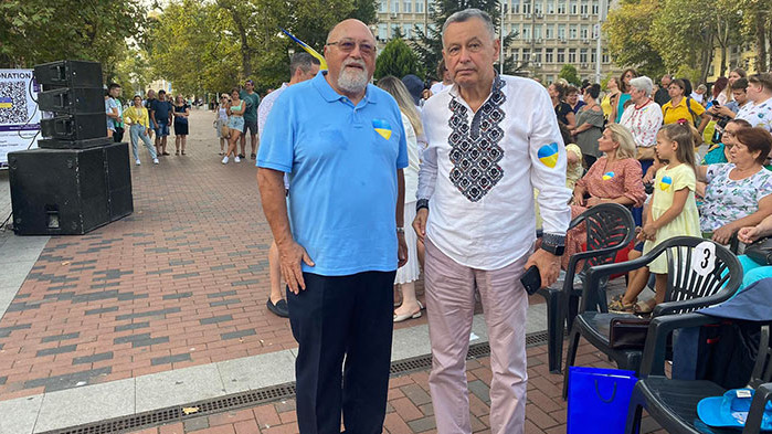 Площад Независимост във Варна в този час е домакин на