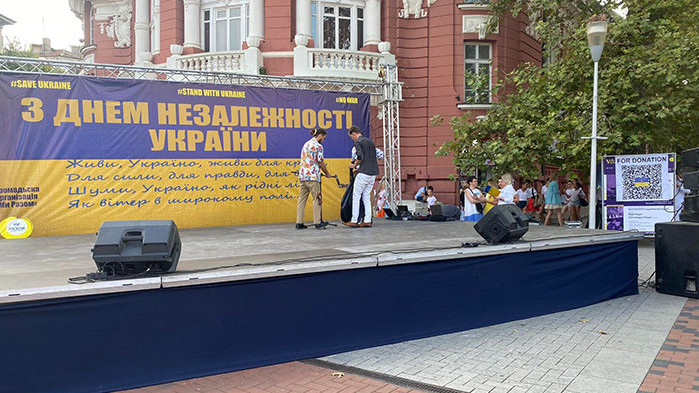 Украинският посланик приветства евродепутатът Александър Йорданов на концерт във Варна