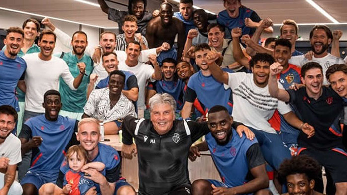 Един от най-великите тенисисти на века Роджър Федерер лично е