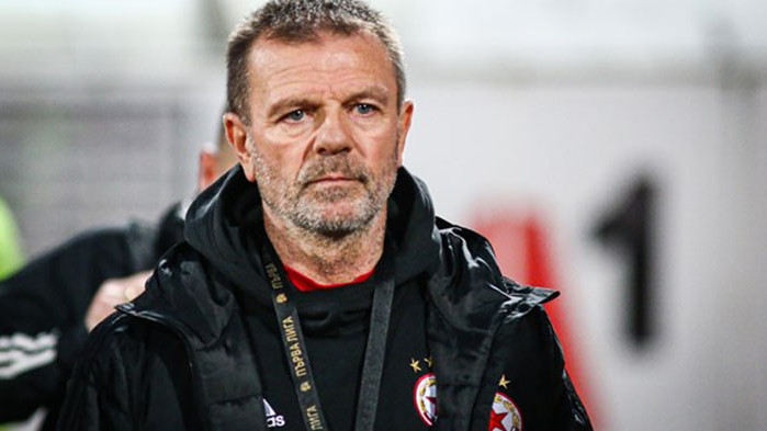 На точното място съм. Аз съм отново сред свои. Тук