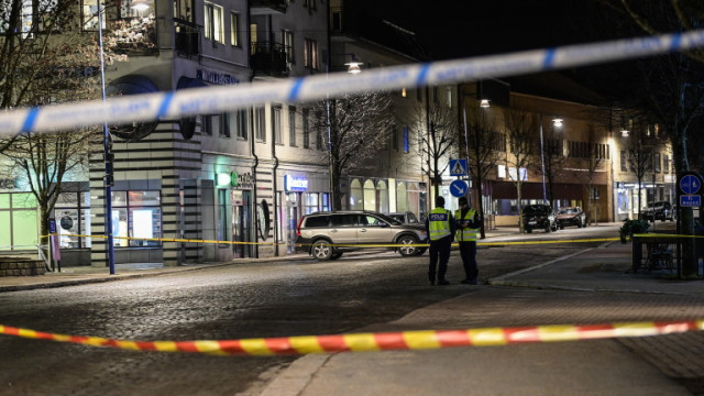 Полицията в шведската столица Стокхолм арестува в петък няколко души по