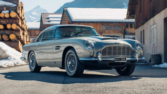Aston Martin DB5 не е първата кола която Джеймс Бонд