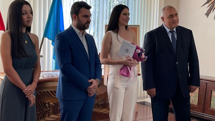 Борисов кумува на журналистка и шефа на младежкия ГЕРБ