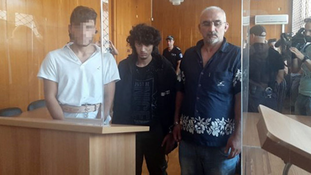 Макар че се разкаяха пред съда  тримата сирийци остават зад решетките