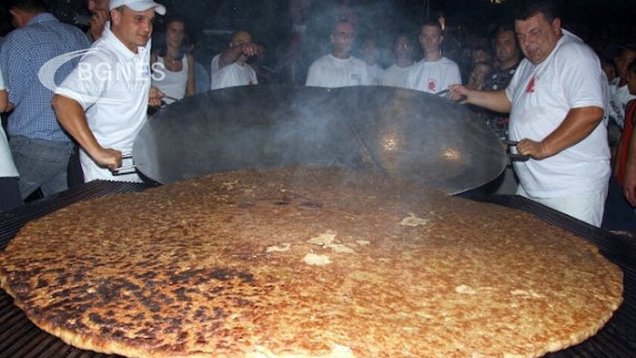 Най-голямата плескавица в света направиха на "Рощилиада" в Лесковац