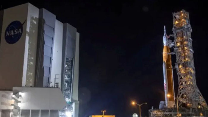 НАСА изпраща най-мощната към момента космическа ракета към Луната