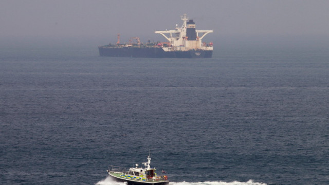 Петролен танкер и товарен кораб се сблъскаха край Гибралтар