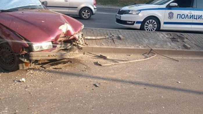 Жена е в тежко състояние след верижна катастрофа край Айтос