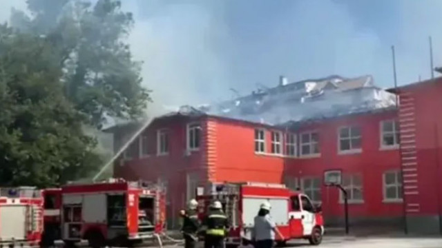 Пожар избухна в едно от най старите и знакови пловдивски училища