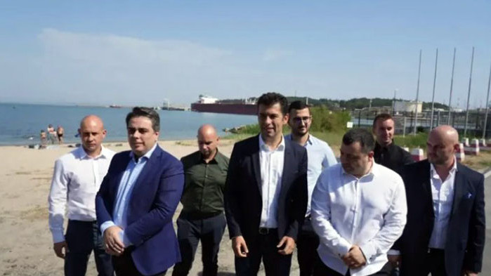 Пак излъгаха: Асен Василев и Кирил Петков отново лъжат за пристанище „Росенец“
