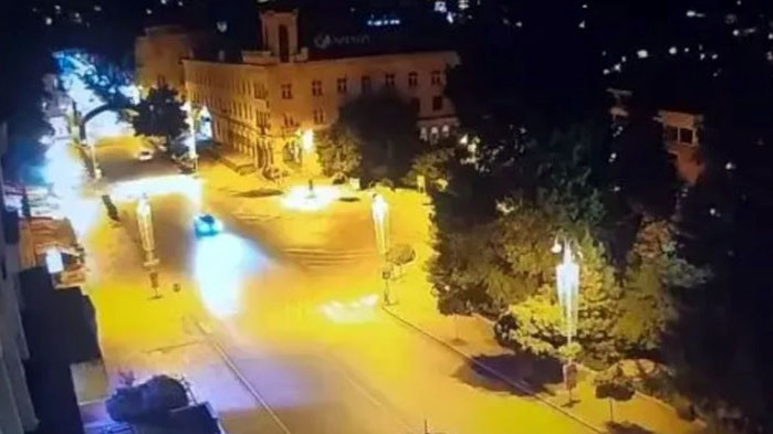 За щастие, по това време е нямало хора 20-годишен мъж