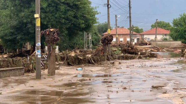 Всички хора с пострадали домове след наводненията в Карлово са