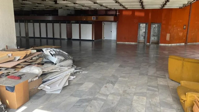 Радостин Василев погреба Зимния дворец в София (СНИМКИ)