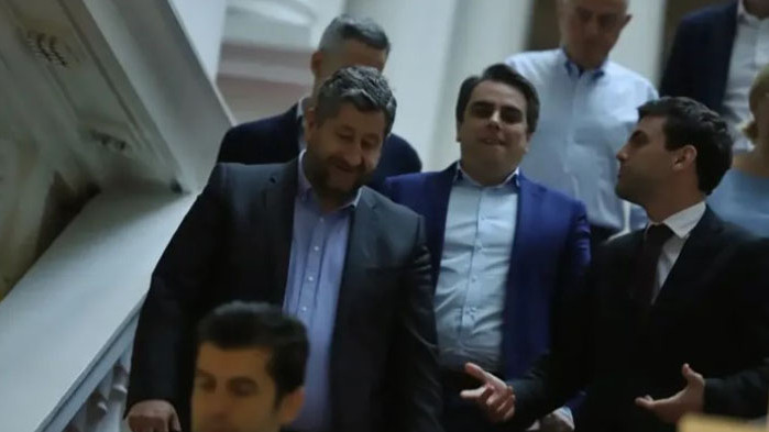 Промяната с нов гаф: нареждат на структурите по места да