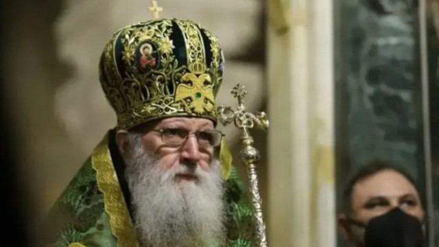 Патриарх Неофит остава в болница с пневмония причинена от застояване