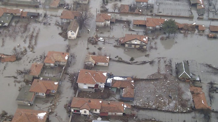 Всички хора, които бяха спасени и евакуирани от наводнените села,