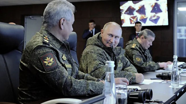 Руският президент Владимир Путин беше показан да се усмихва и