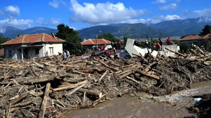 БЧК започна да доставя дезинфектанти в засегнатите от наводненията села