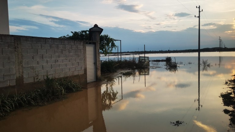 Хората в наводнените карловски села имат нужда от колички, лопати,