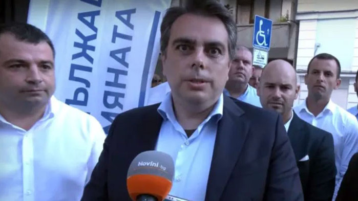 Асен Василев безочливо: Ние осигурихме ниската цена на газа за октомври!