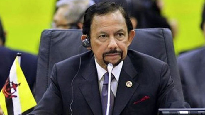 След смъртта на кралицата, най-дълго управляващият монарх е Султанът на Бруней