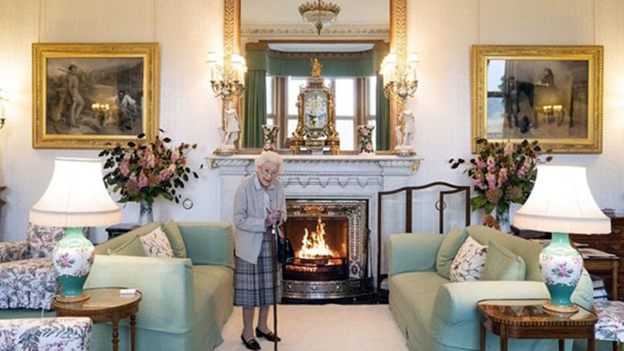 Фотографът, който заснема последната снимка на кралицата в Балморал, Шотландия,
