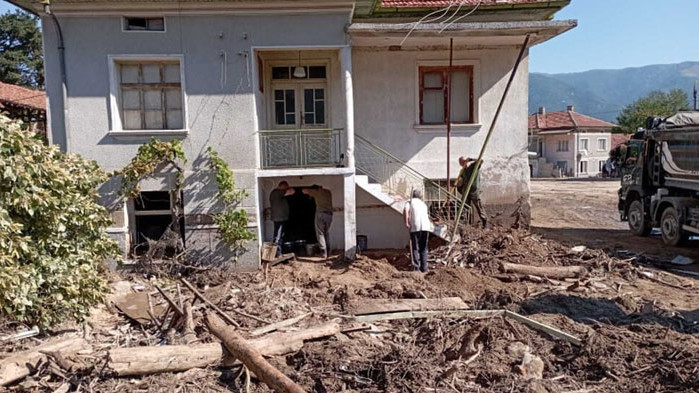 Четири дни преди началото на учебната година има риск над