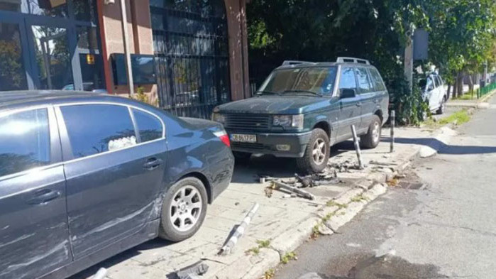 Продължава разследването на инцидента, при който неизвестен помете две от