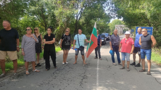 Протест на собственици и строителни фирми в Синеморец
