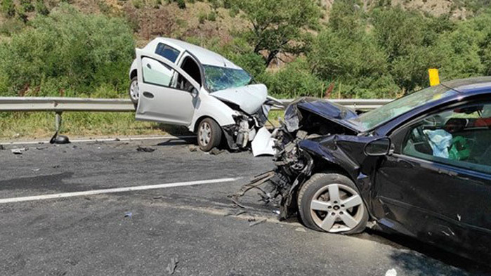 Двама души са загинали при станалите 15 тежки през денонощието,