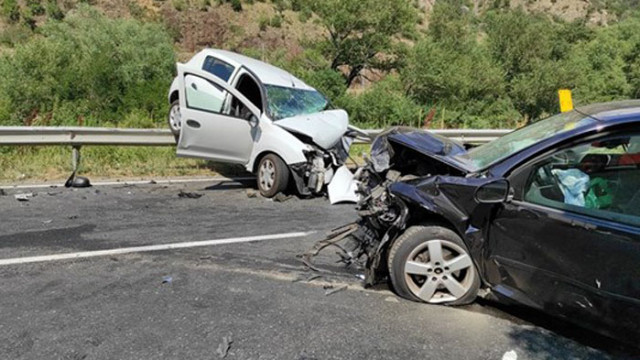 Двама души са загинали при станалите 15 тежки през денонощието