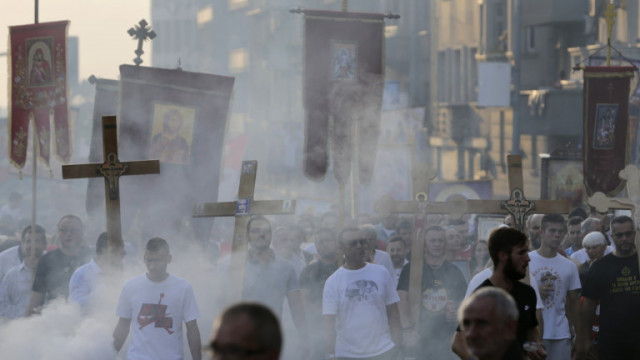Хиляди казаха "не" на гей парад в Сърбия